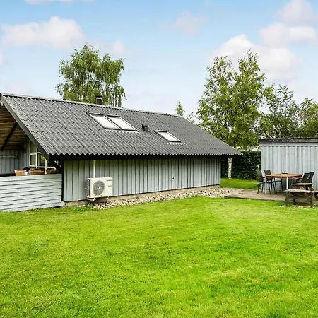 Mysigt Hem Med 3 Sovrum I Sydals Semesterbostad *